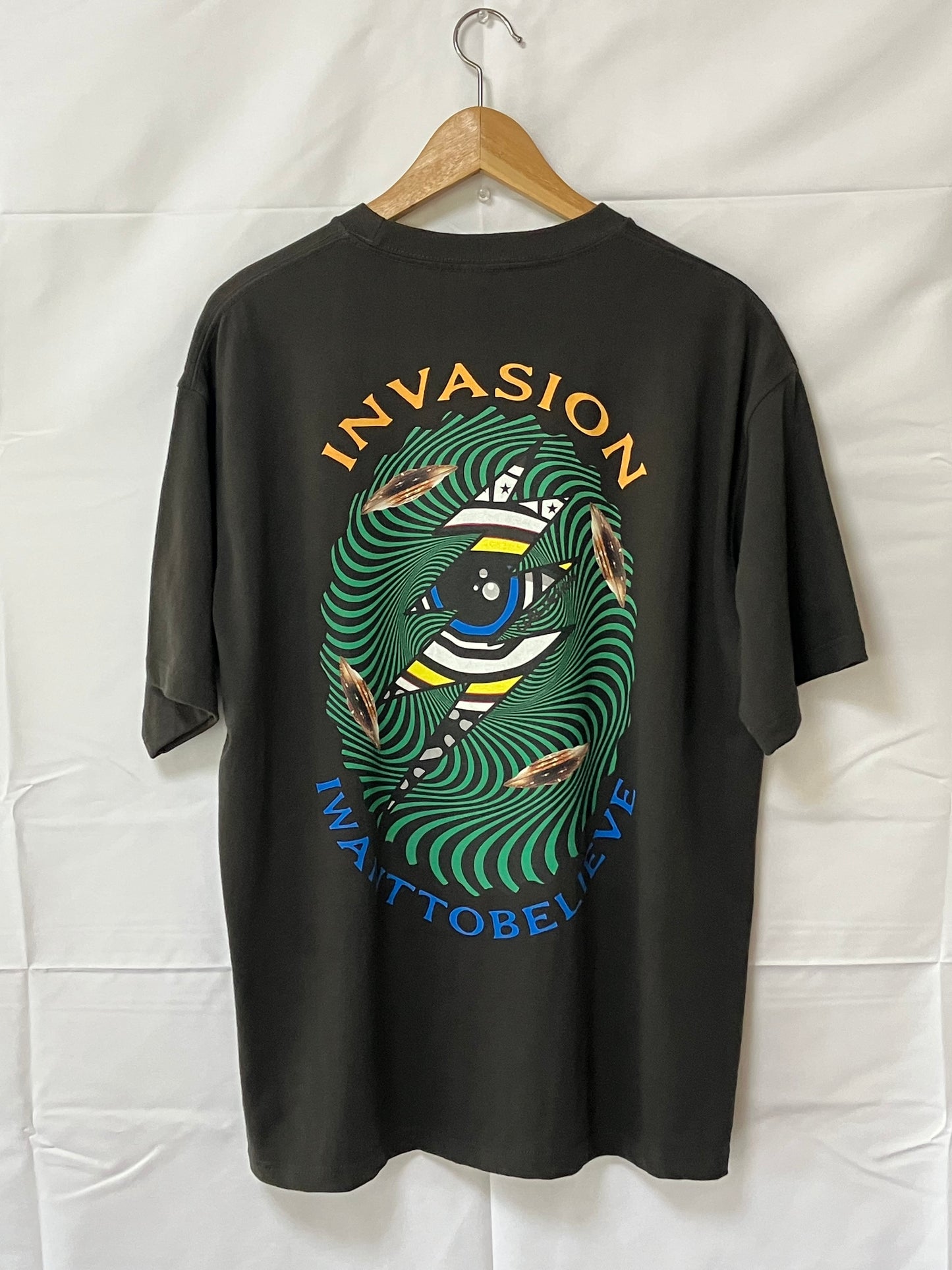 【予約商品:10月中旬以降お届け予定】INVASION Eye TEE BLACK