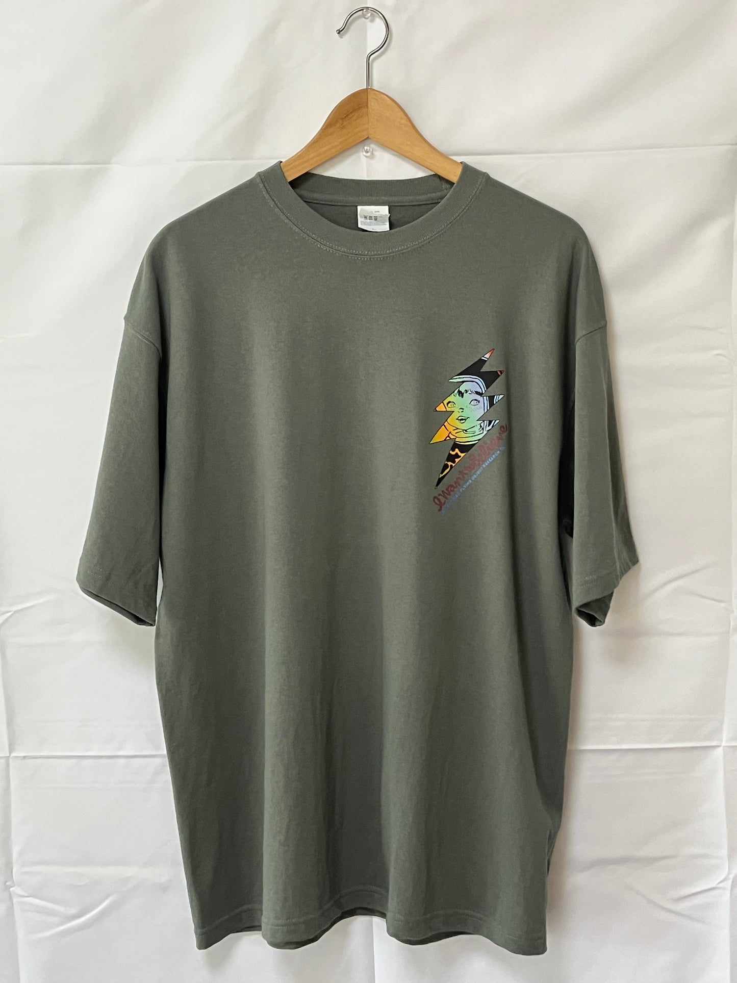 【予約商品:10月中旬以降お届け予定】INVASION Eye TEE STONE GREEN