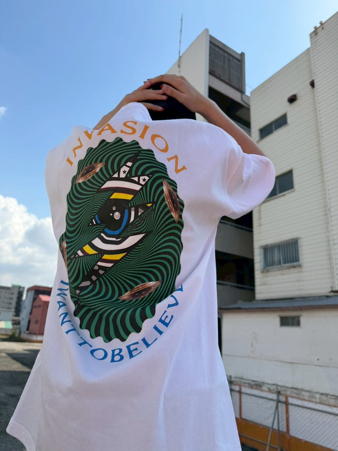 【予約商品:10月中旬以降お届け予定】INVASION Eye TEE WHITE