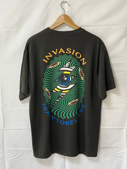 【予約商品:10月中旬以降お届け予定】INVASION Eye TEE 　BLACK