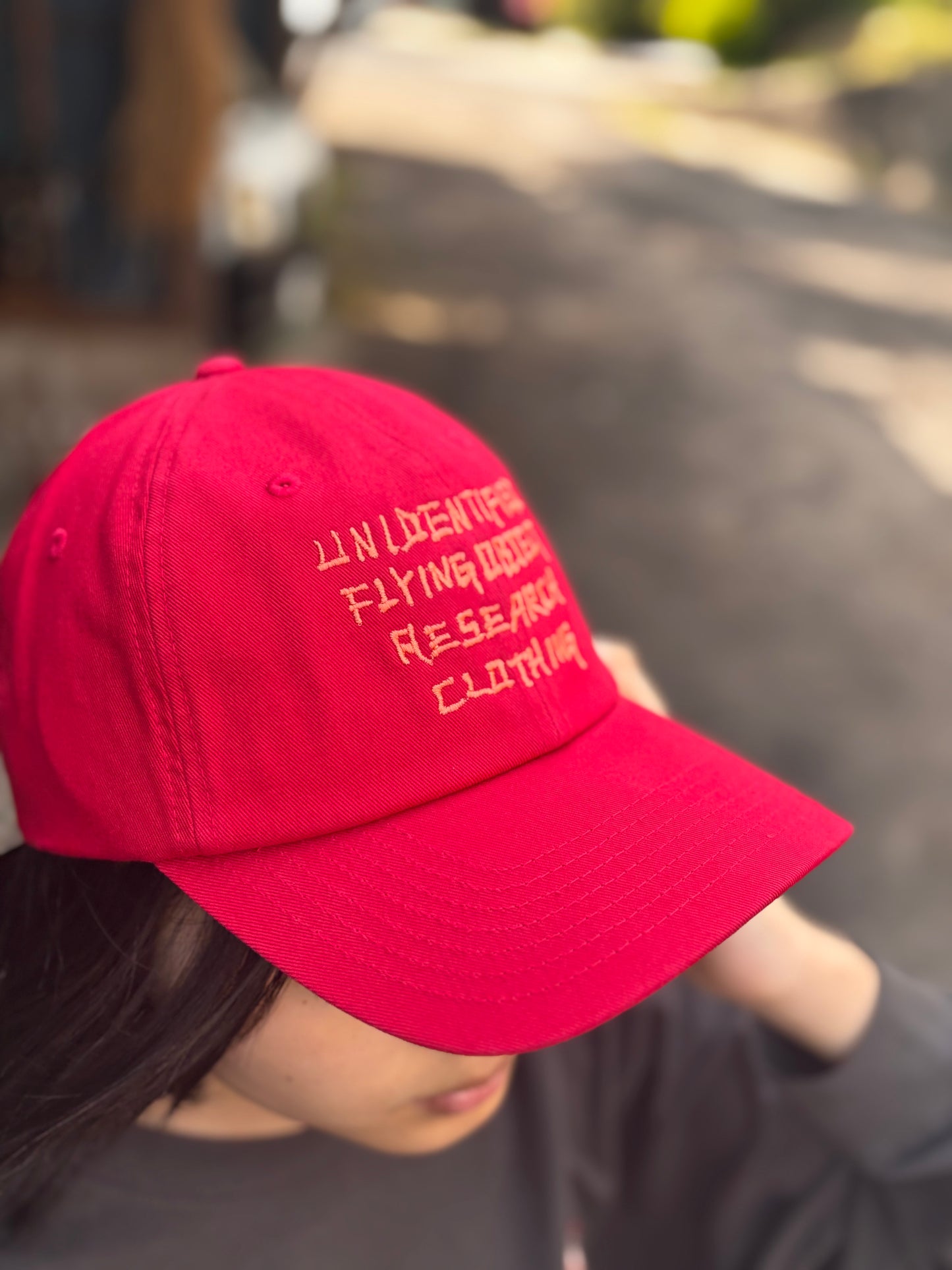 BENT BRIM CAP RED 25 AW