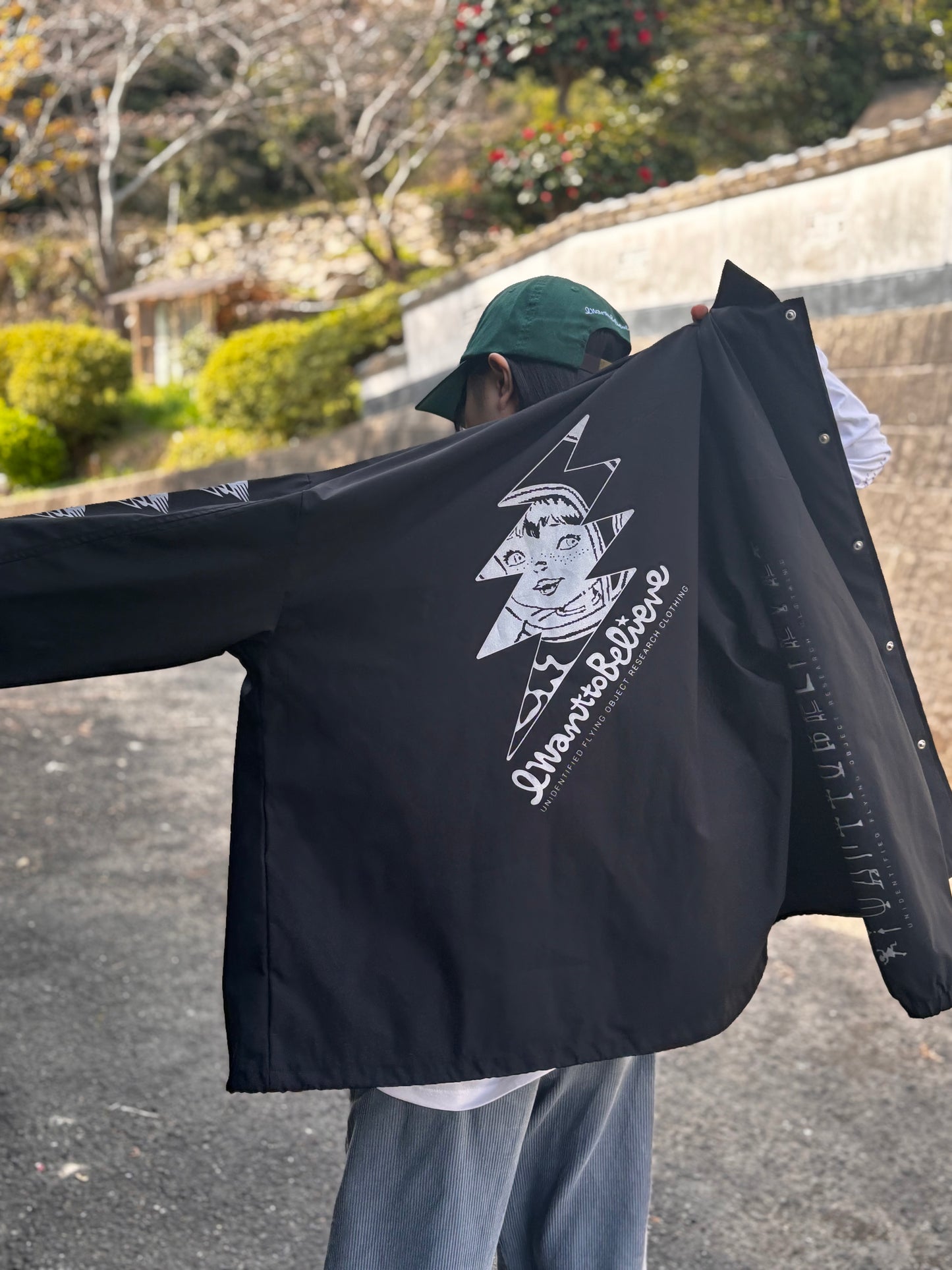 IWANTTOBELIEVE 定番のコーチジャケット。　BLACK